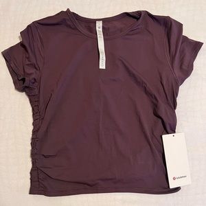 LULULEMON PURPLE CROPPED SHORTSLEEVED TOP